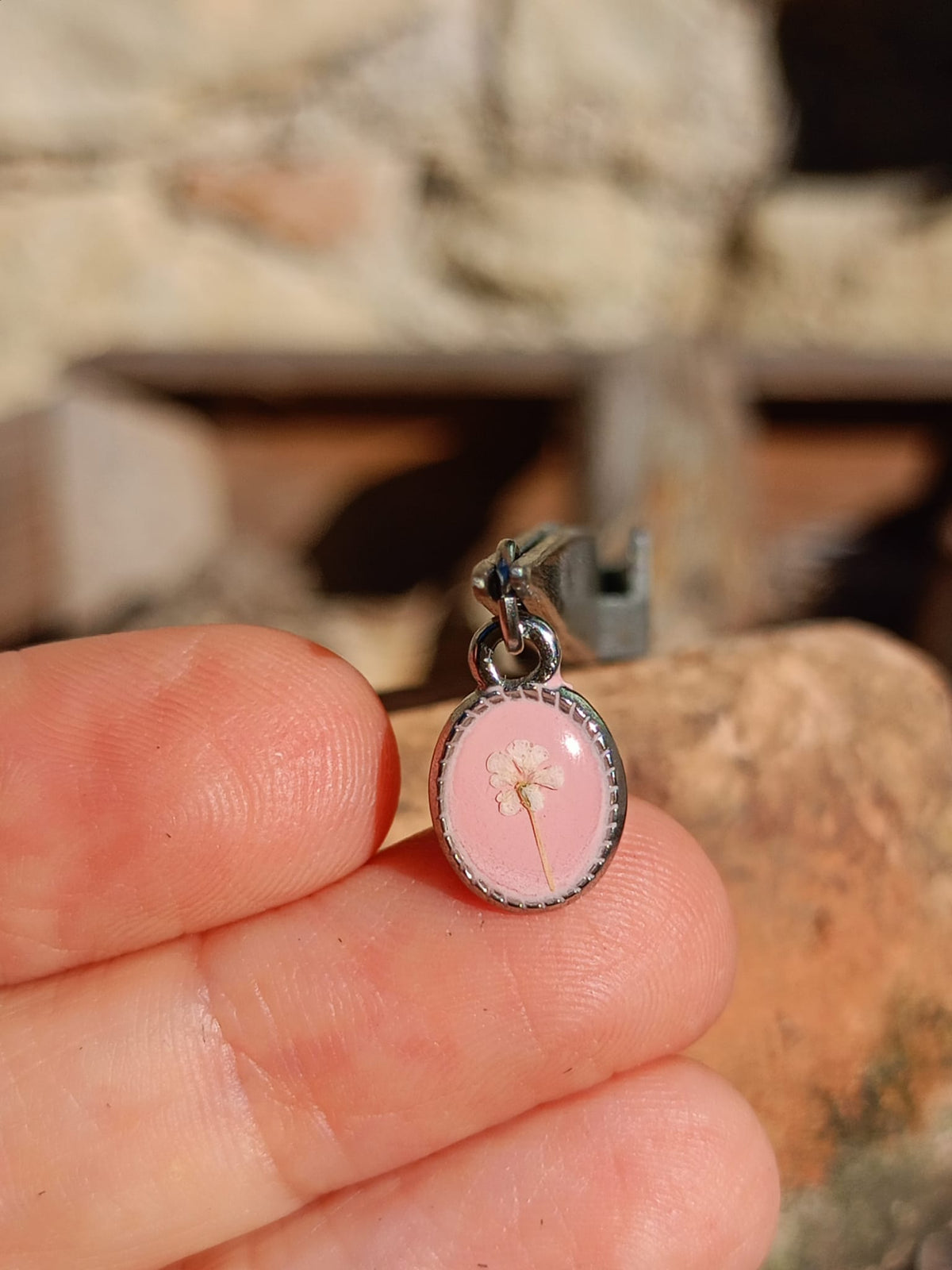Ciondolo Cimelia Carota Selvatica Ovale, argento e rosa