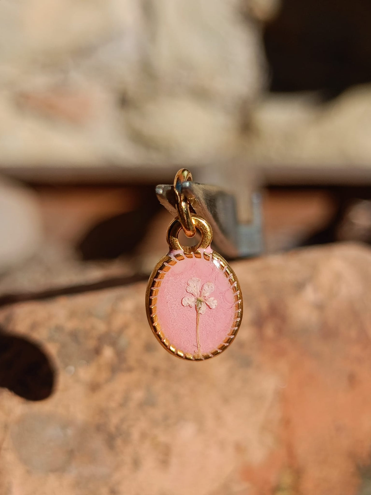 Ciondolo Cimelia Carota Selvatica Ovale, oro e rosa