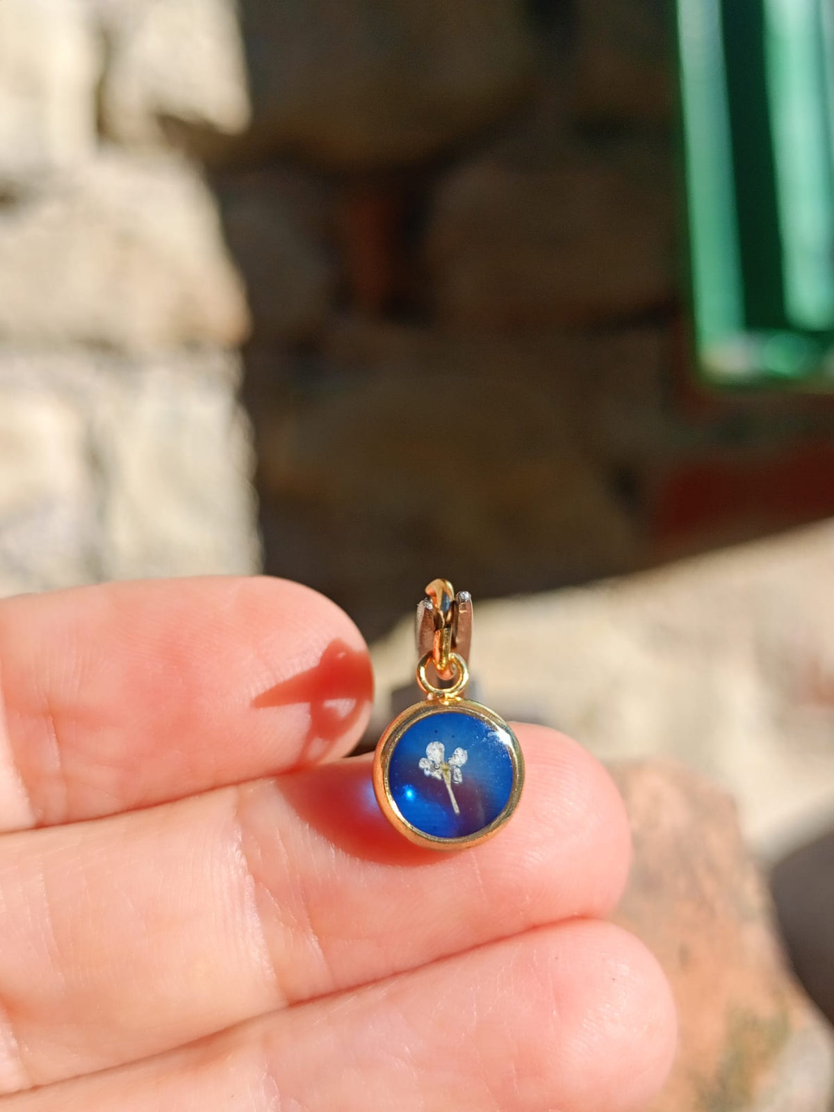 Ciondolo Essenze Carota Selvatica, oro e blu